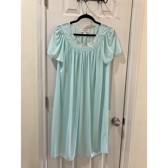 Miss Elaine Womens Nightgown Blue Embroidered Floral Short Sleeve Sz XL - Picture 2 of 7